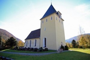 Gruibingen Kirche_mit_Friedhof