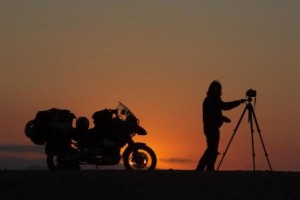 Planet Wüste Fotograf MM mit Motorrad